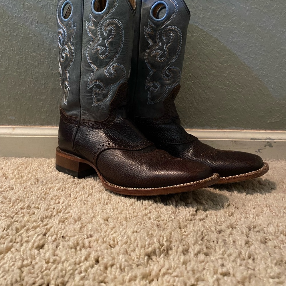 Cody James cowboy boots Size 8 in boys light blue